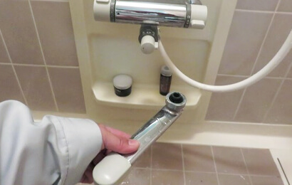 シャワー付き混合水栓の水漏れ修理と交換