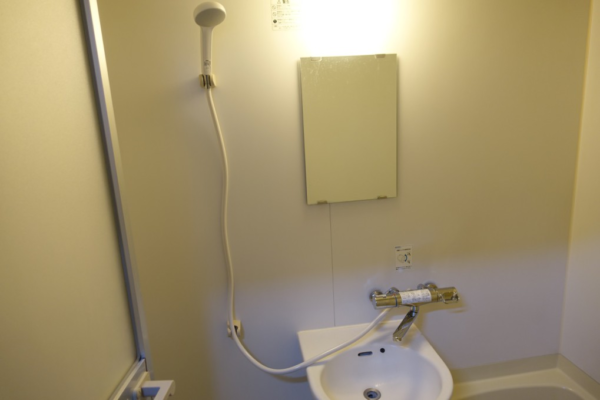 賃貸の風呂ツーハンドルシャワー蛇口をサーモスタット水栓に交換 